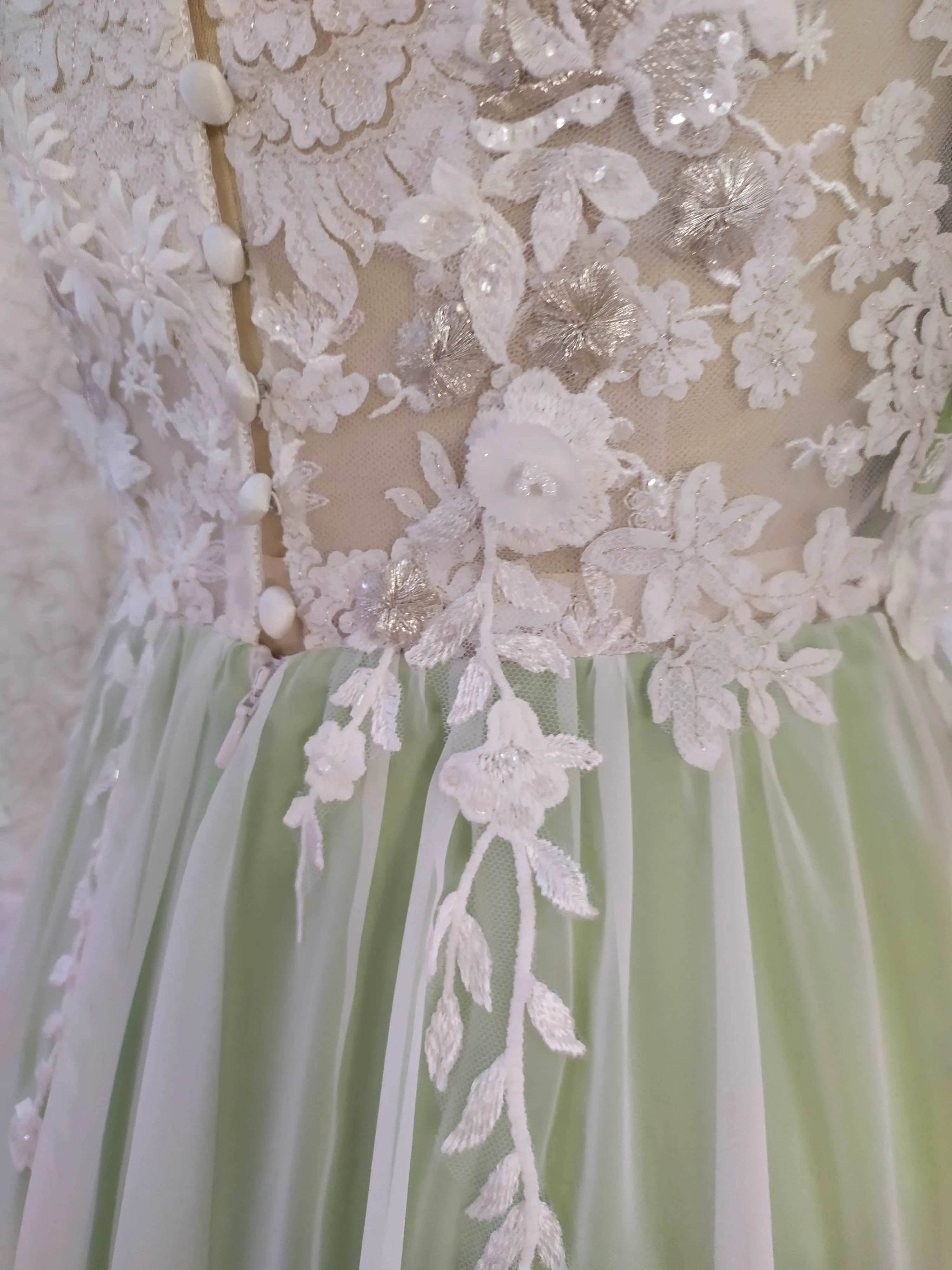IVY Off the Rack Wedding Dress