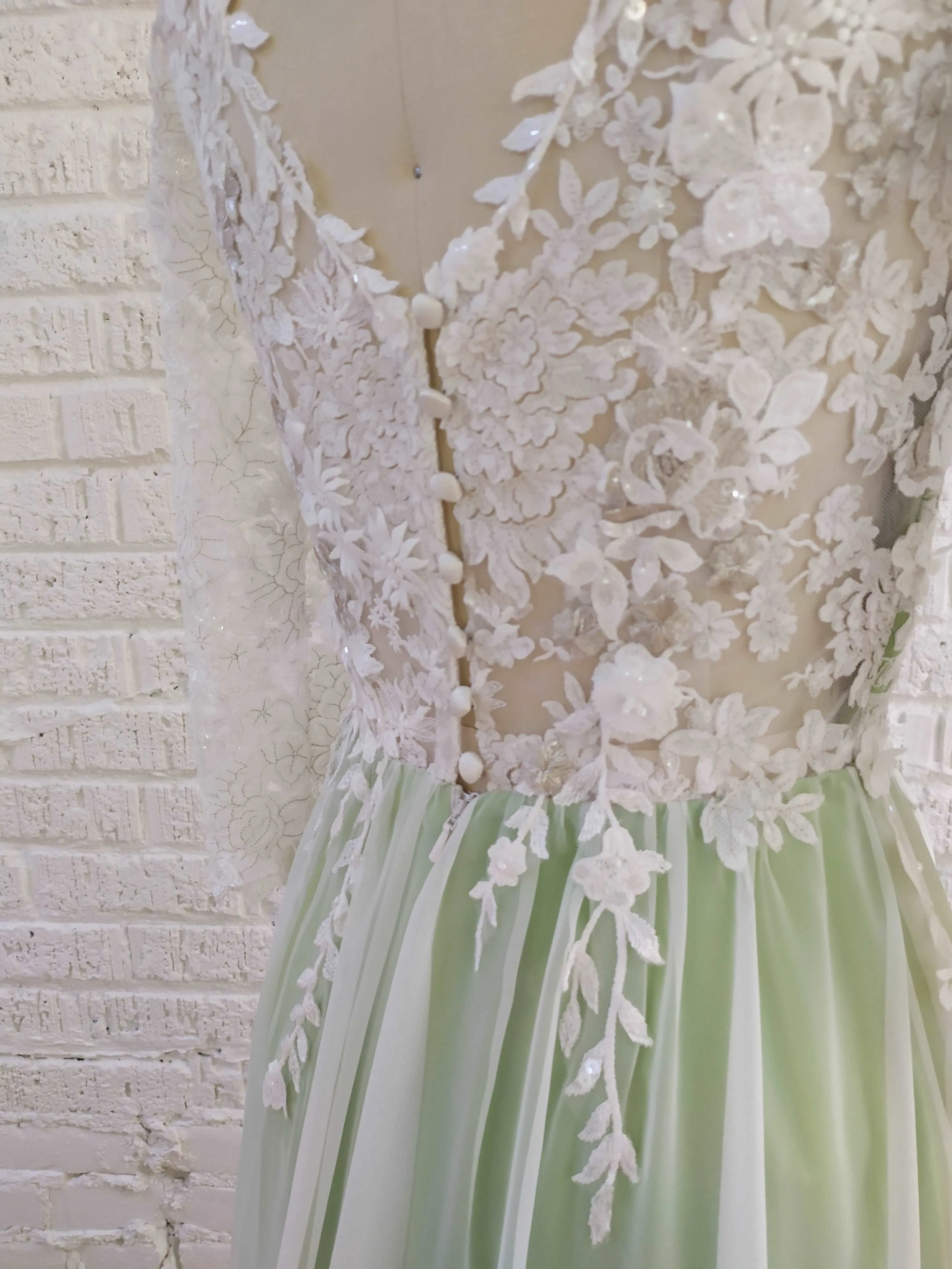 IVY Off the Rack Wedding Dress