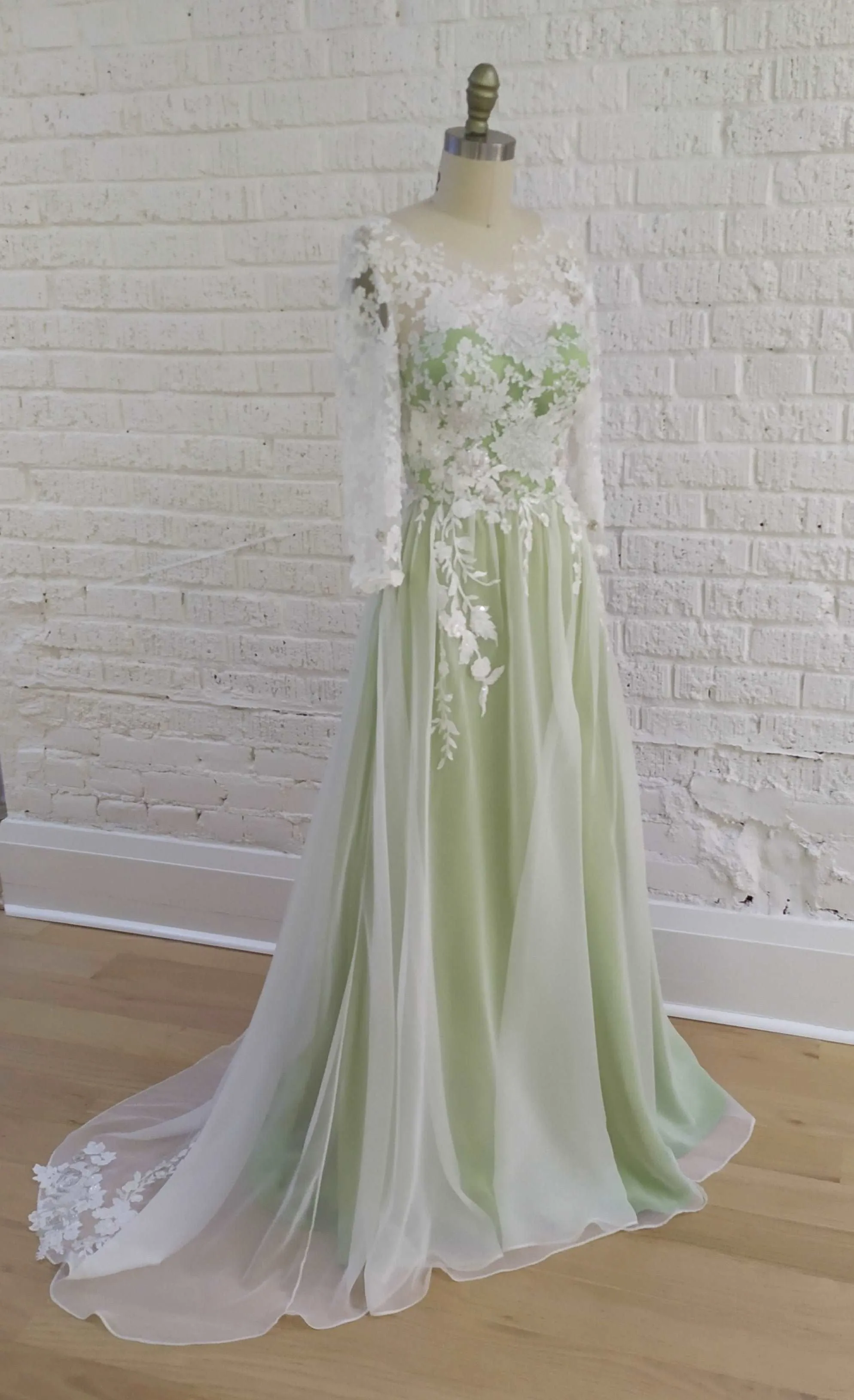 IVY Off the Rack Wedding Dress