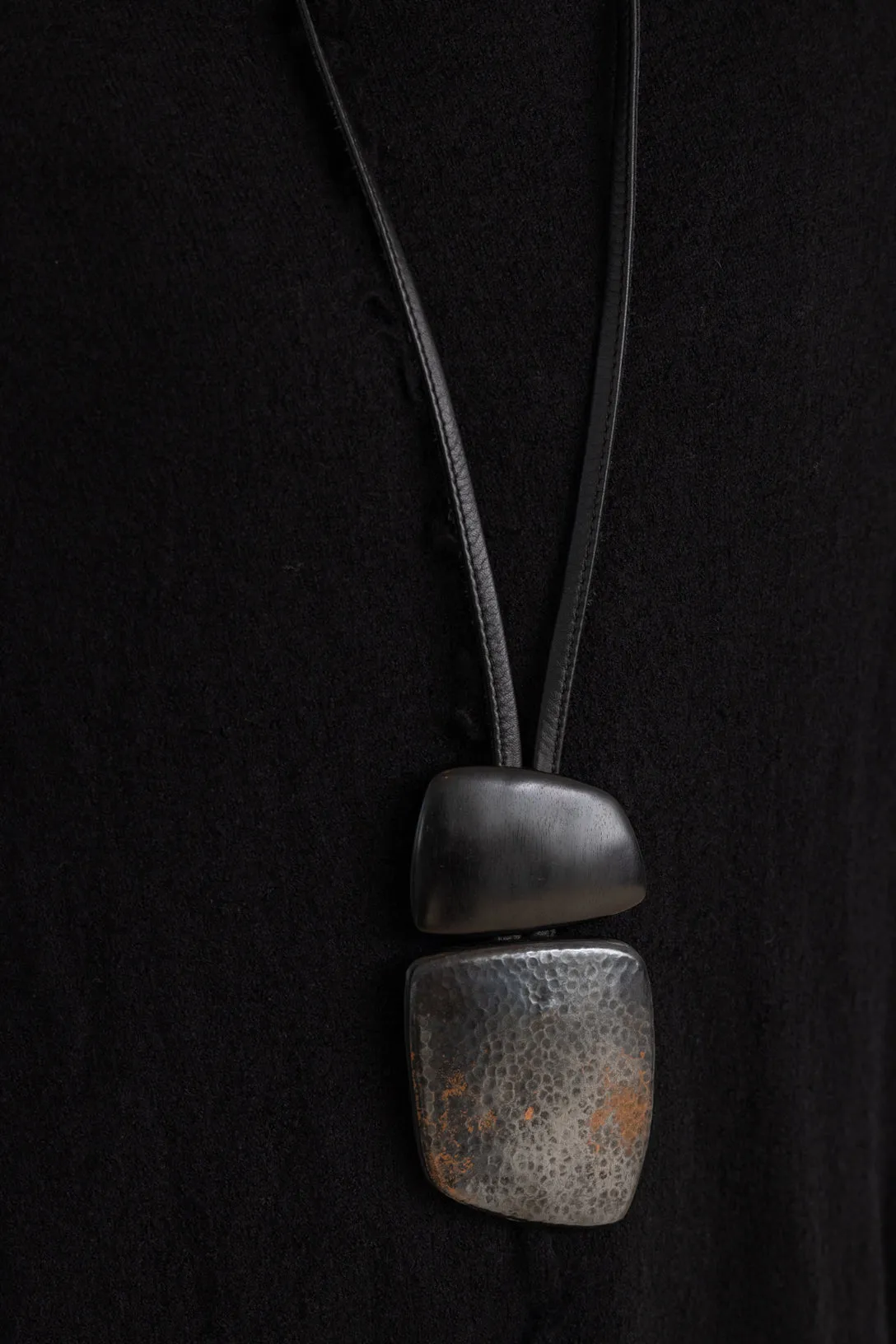 MONIES LIRA PENDANT KAMAGONG