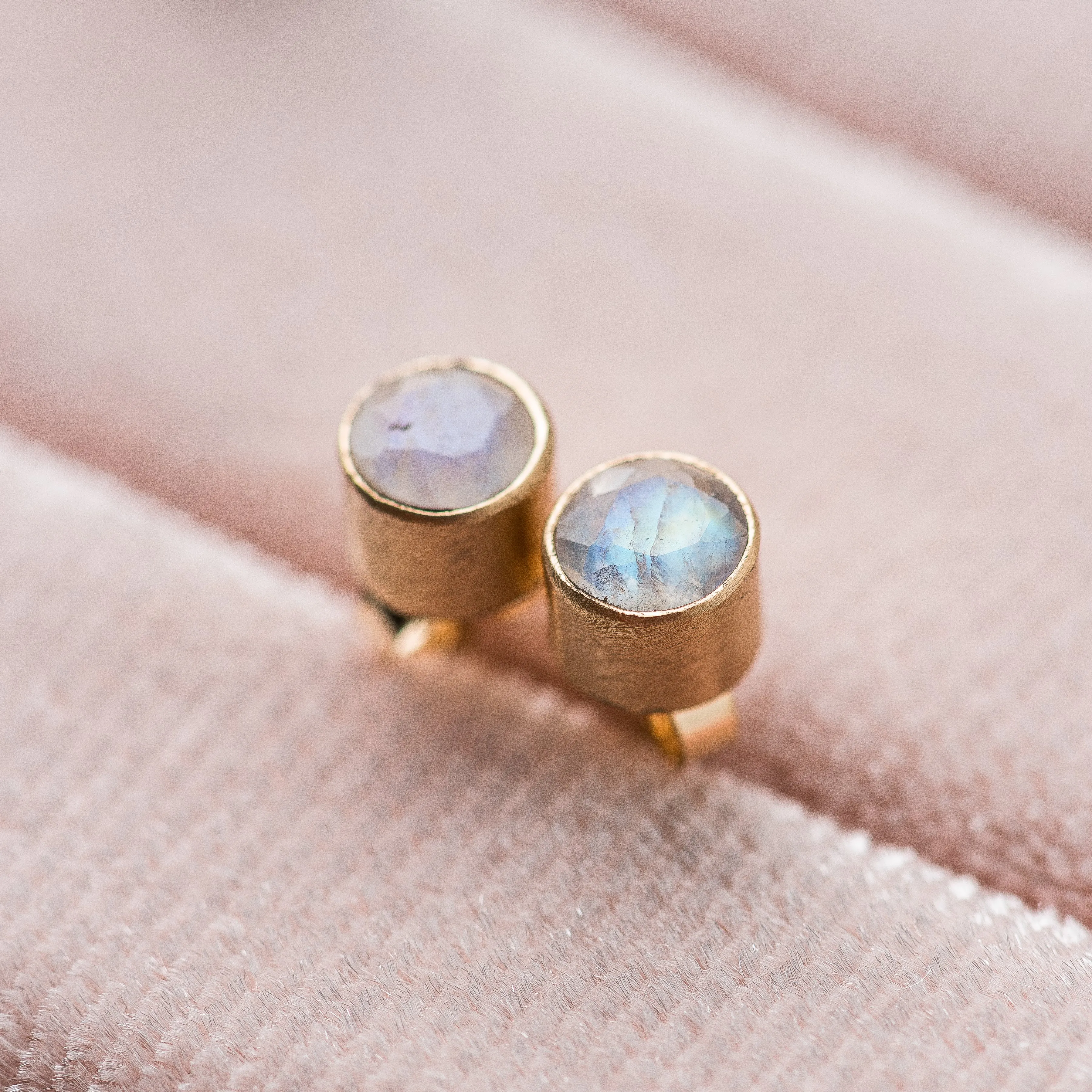 Moonstone Stud Earrings in 14k Gold, 4mm