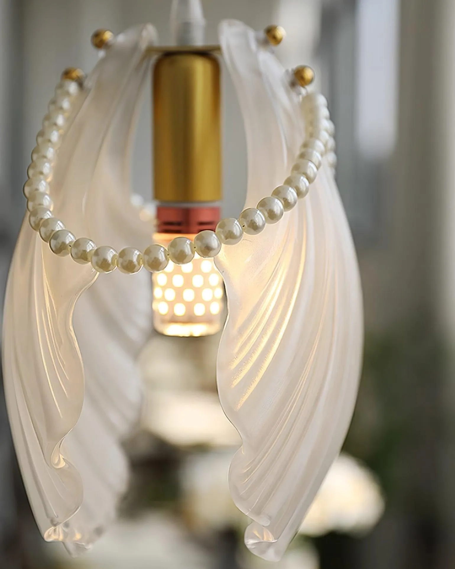 Pearl Shell Pendant Lamp 7.9″- 7.9″