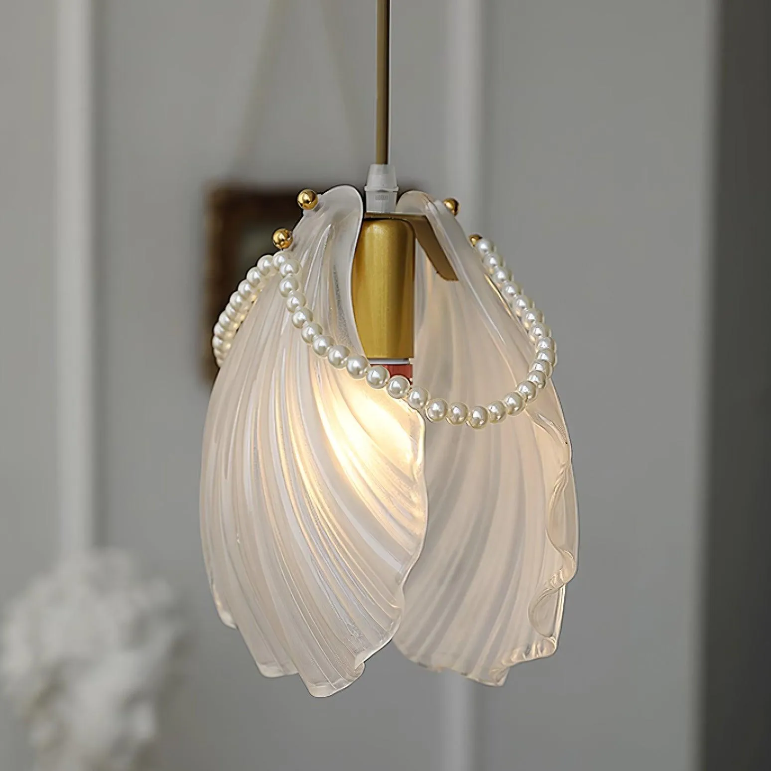 Pearl Shell Pendant Lamp 7.9″- 7.9″