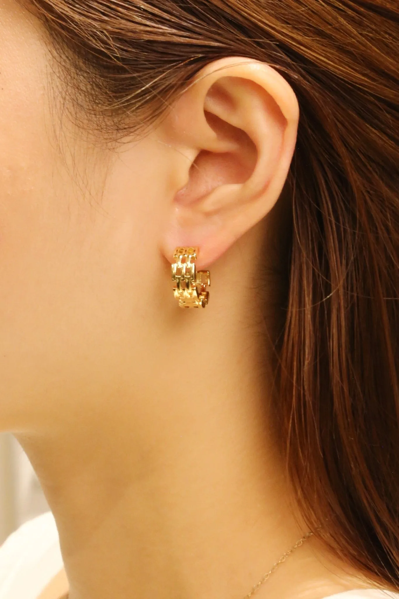 SJE310741 14K Maillon Huggie Hoop Earrings
