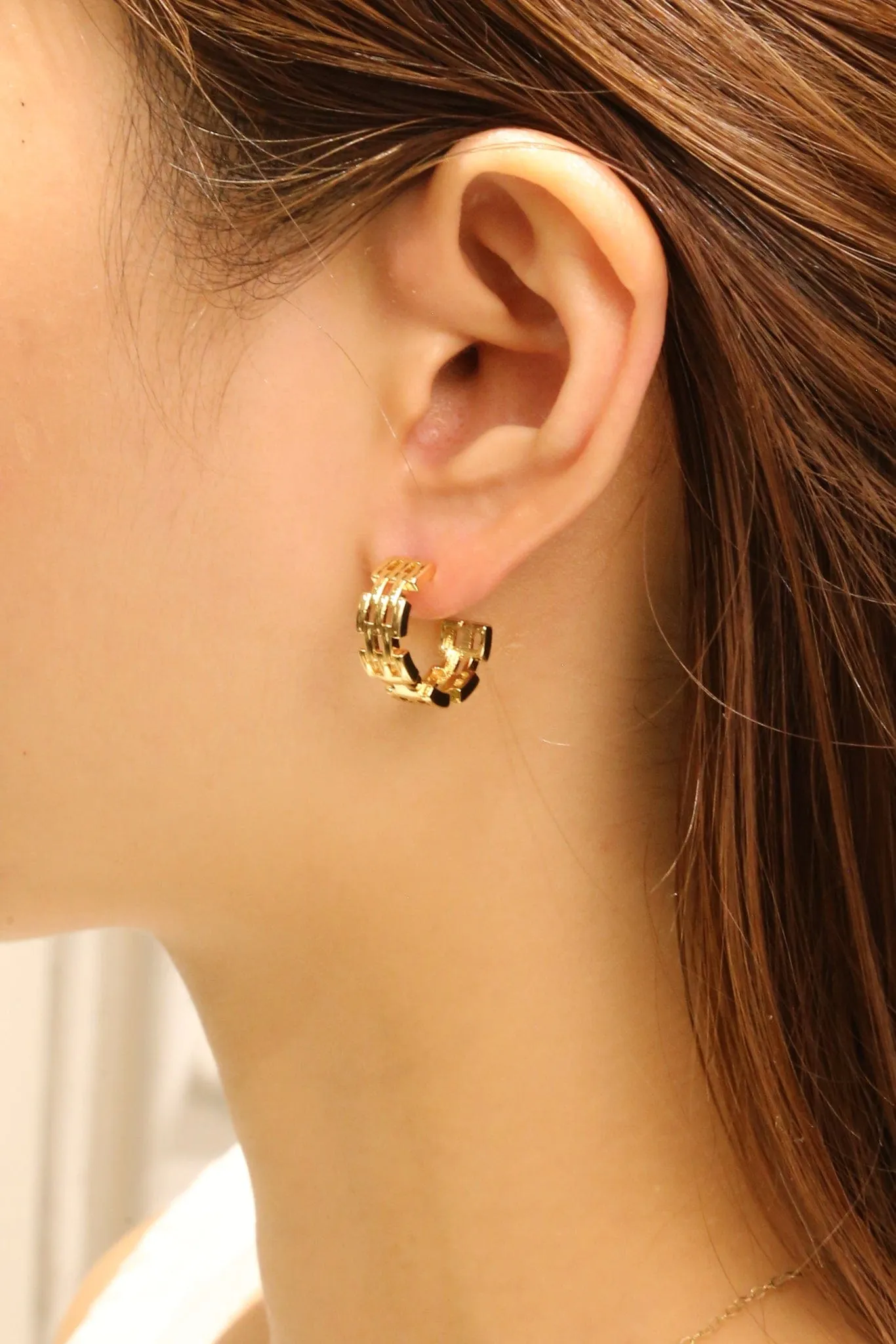 SJE310741 14K Maillon Huggie Hoop Earrings