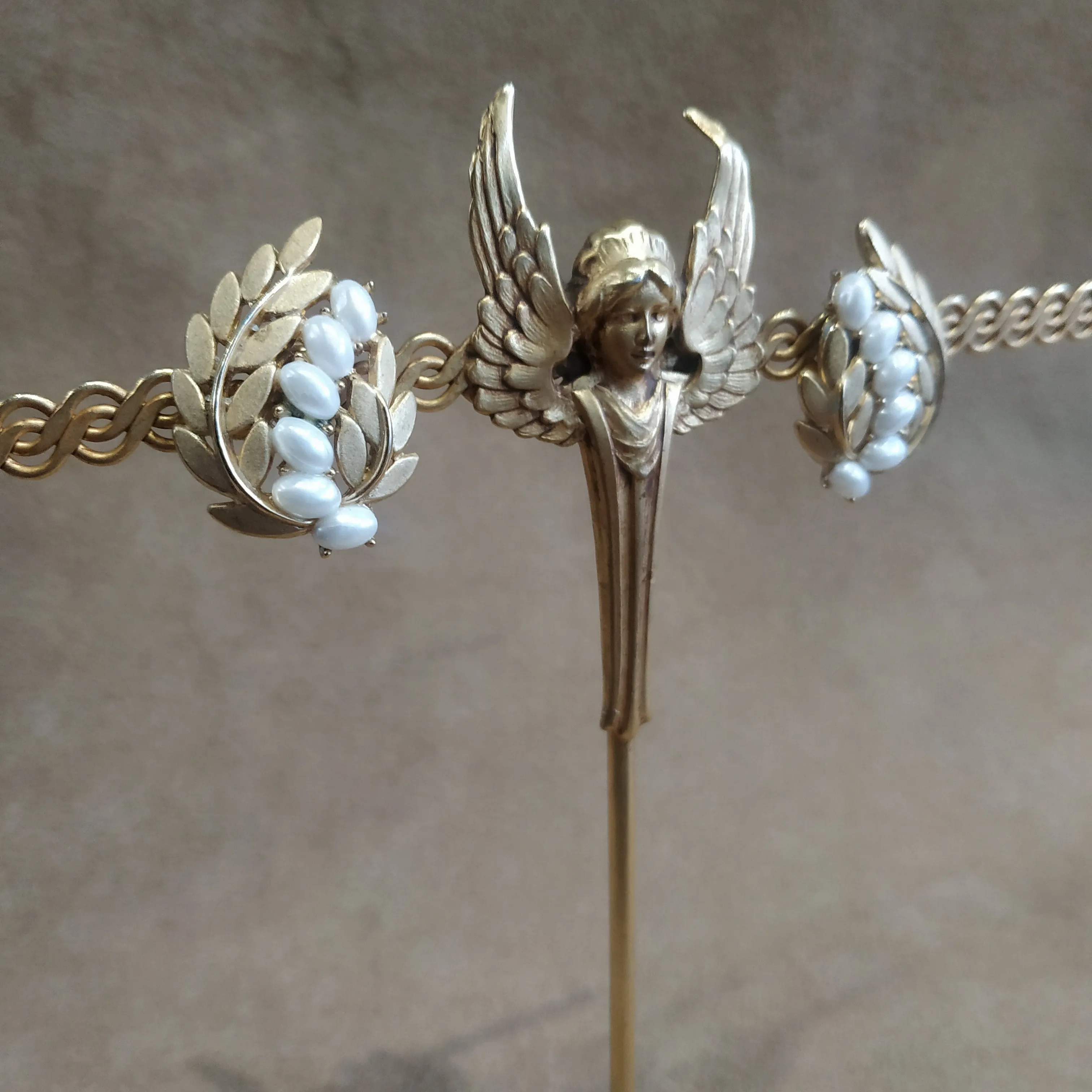 Trifari Pearl Leafy Flower Pearl And Gold Vintage Clip On Earrings