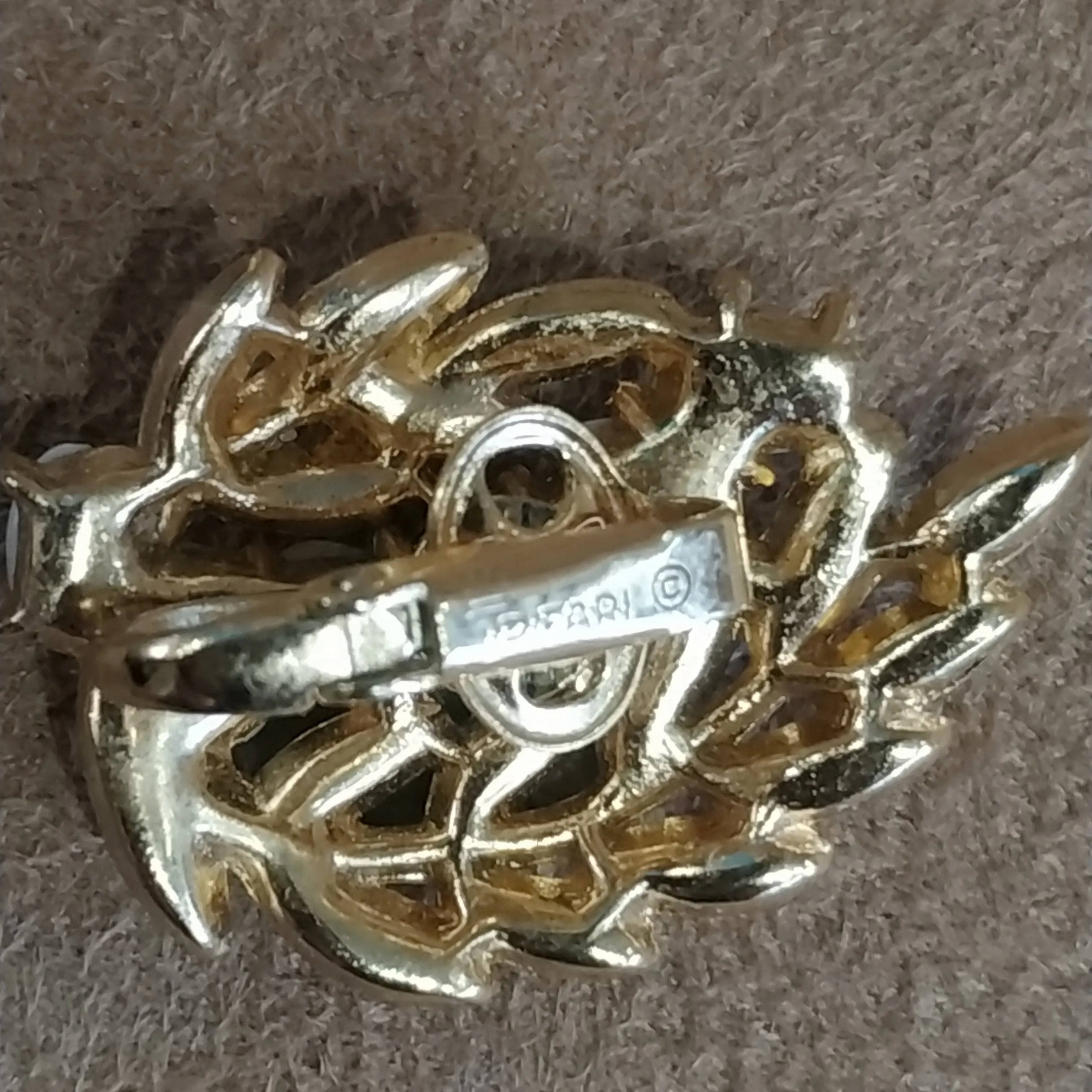 Trifari Pearl Leafy Flower Pearl And Gold Vintage Clip On Earrings